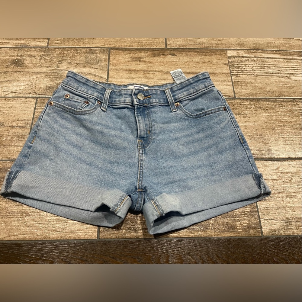 Denizen From Levi’s Mid-Rise Denim Shorts Women’s Size 2/26
